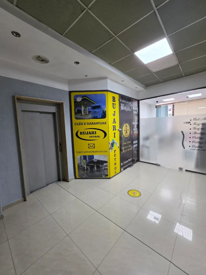 Tirane, jepet me qera ambjent biznesi Kati 2, 31 m² 600 € (Fillimi i rrugës "Don Bosko", Zogu i Zi, Tiranë)