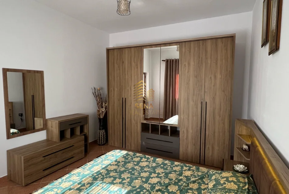 Tirane, jepet me qera apartament 2+1+Ballkon Kati 2, 90 m² 500 € (Siri Kodra)