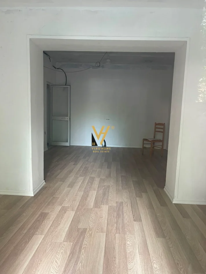 Tirane, jepet me qera dyqan Kati 0, 30 m² 1.850 € (BLLOK)
