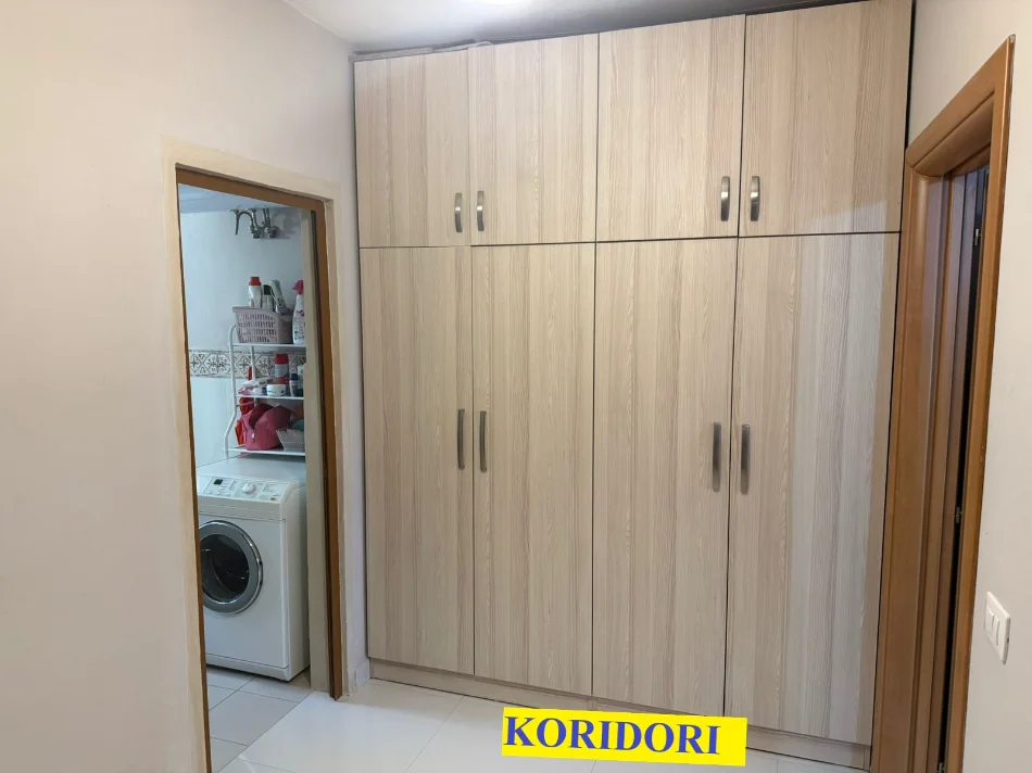 Tirane,Me Qera Apart,cilësor,rinovuar mobilje & paisje reja,tip 1+1,sip.57m²,qera 45'000Lek/muaj, prane ish-markat A.Demi,tek tv.Faxnews K.Cipo.Tirane