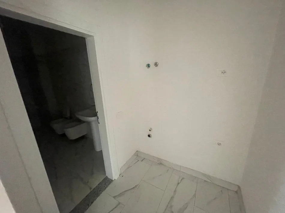 Tirane, shitet apartament 2+1 , 108 m² 88.000 € (Kamez)