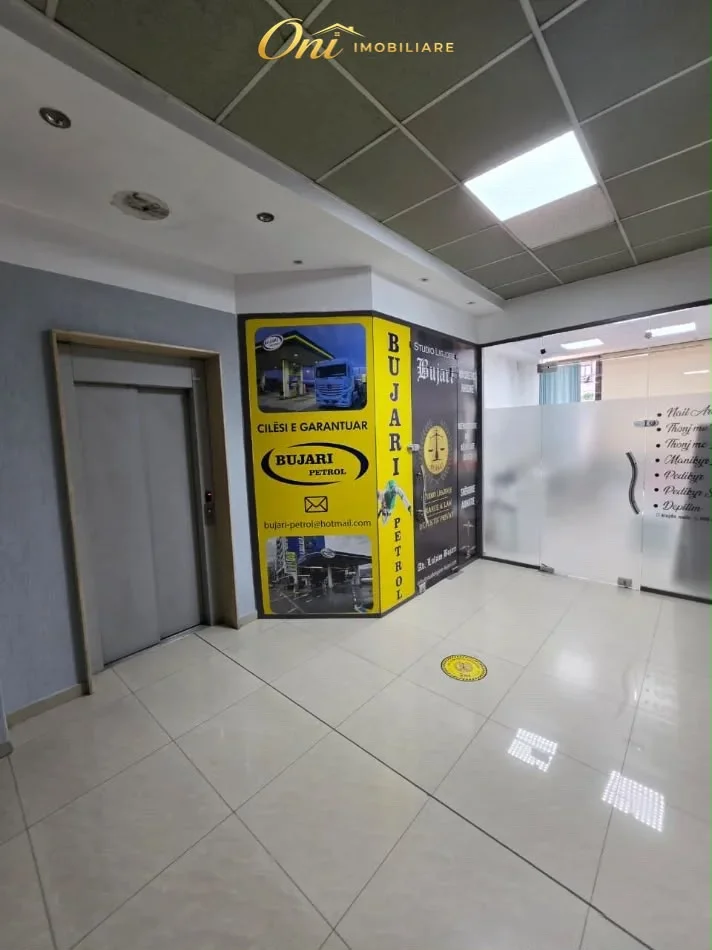 Tirane, jepet me qera zyre Kati 2, 31 m² 600 € (ZOGU IZI)