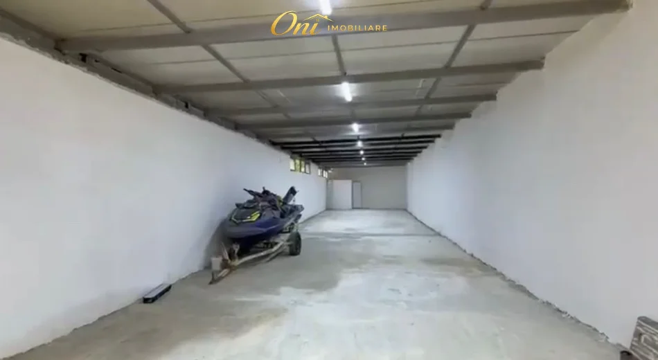 Tirane, jepet me qera magazine Kati 0, 180 m² 1.000 € (TEK TOP CHANNEL)