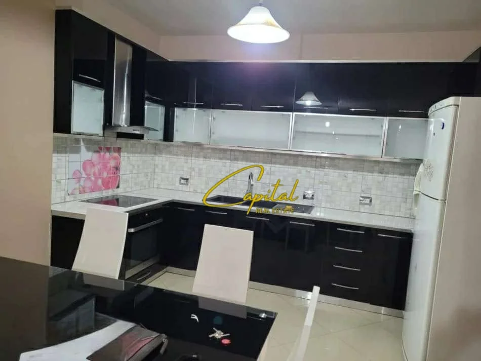 Tirane, jepet me qera apartament 2+1 Kati 3, 110 m² 550 € (ASTIR)