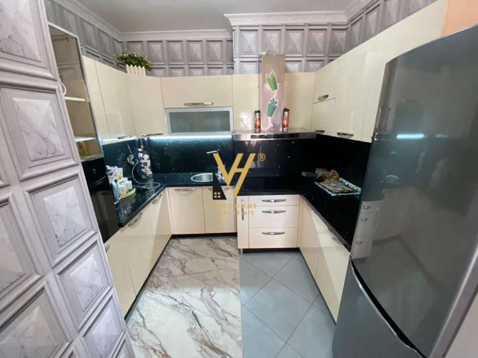 Tirane, shitet apartament 2+1+Ballkon Kati 4, 113 m² 260.000 € (STACIONI I TRENIT)