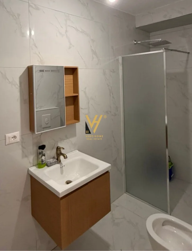 Tirane, jepet me qera apartament 1+1+Ballkon Kati 5, 62 m² 670 € (RRUGA E KOSOVAREVE)