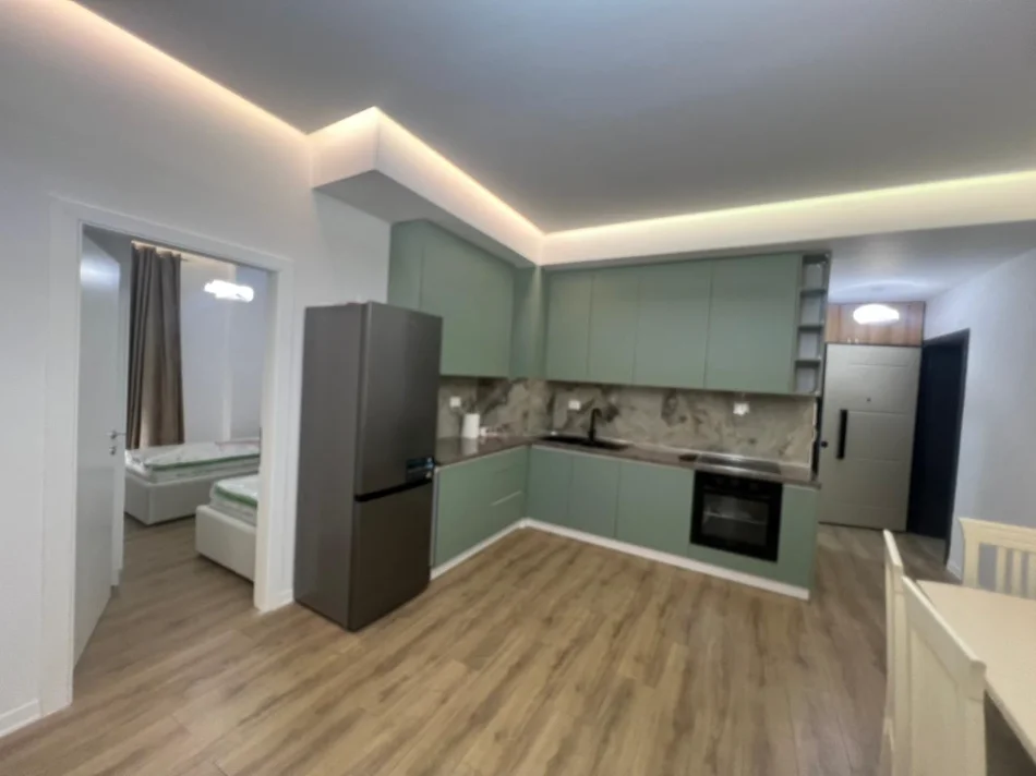 Tirane, jepet me qera apartament 1+1 Kati 1, 90 m² (sauk)
