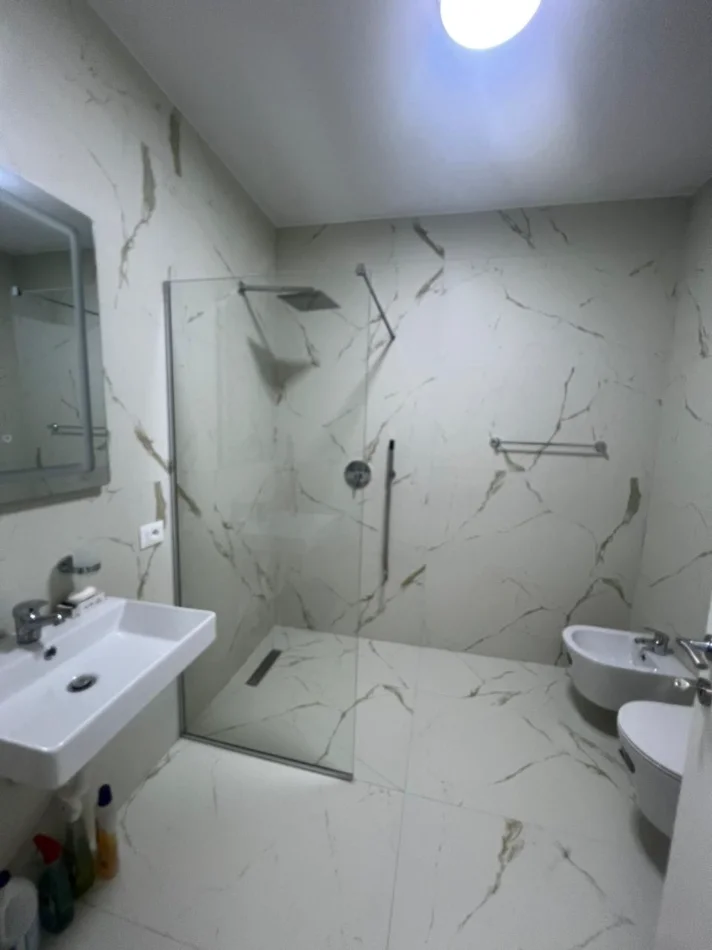 Tirane, jepet me qera apartament 1+1 Kati 1, 90 m² (sauk)