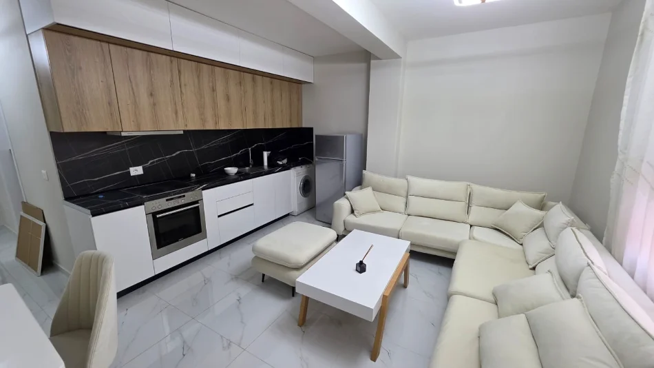 Tirane, jepet me qera apartament 1+1 Kati 6, 600 € (Mine Peza tek rruga e prokurorise)