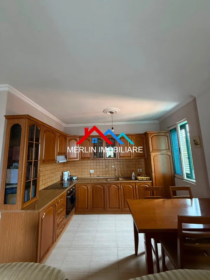 Tirane, jepet me qera apartament 2+1+Ballkon Kati 3, 90 m² 530 € (RRUGA E ELBASANIT)