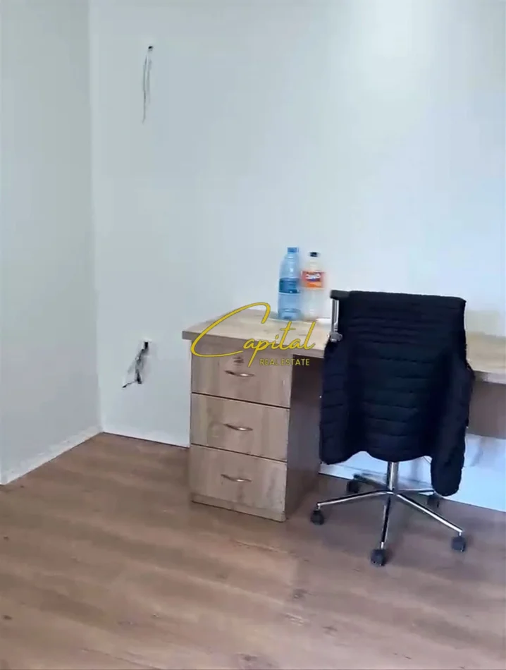 Tirane, jepet me qera ambjent biznesi Kati 1, 135 m² 1.200 € (PAZARI I RI)