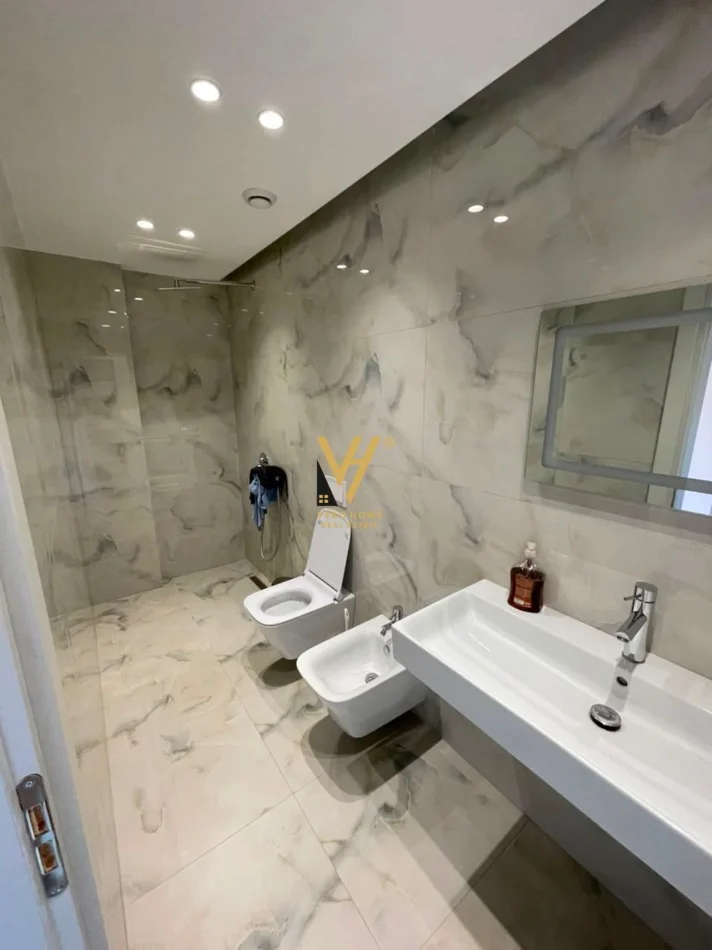 Tirane, jepet me qera ambjent biznesi Kati 7, 105 m² 1.450 € (RRUGA E KAVAJES)