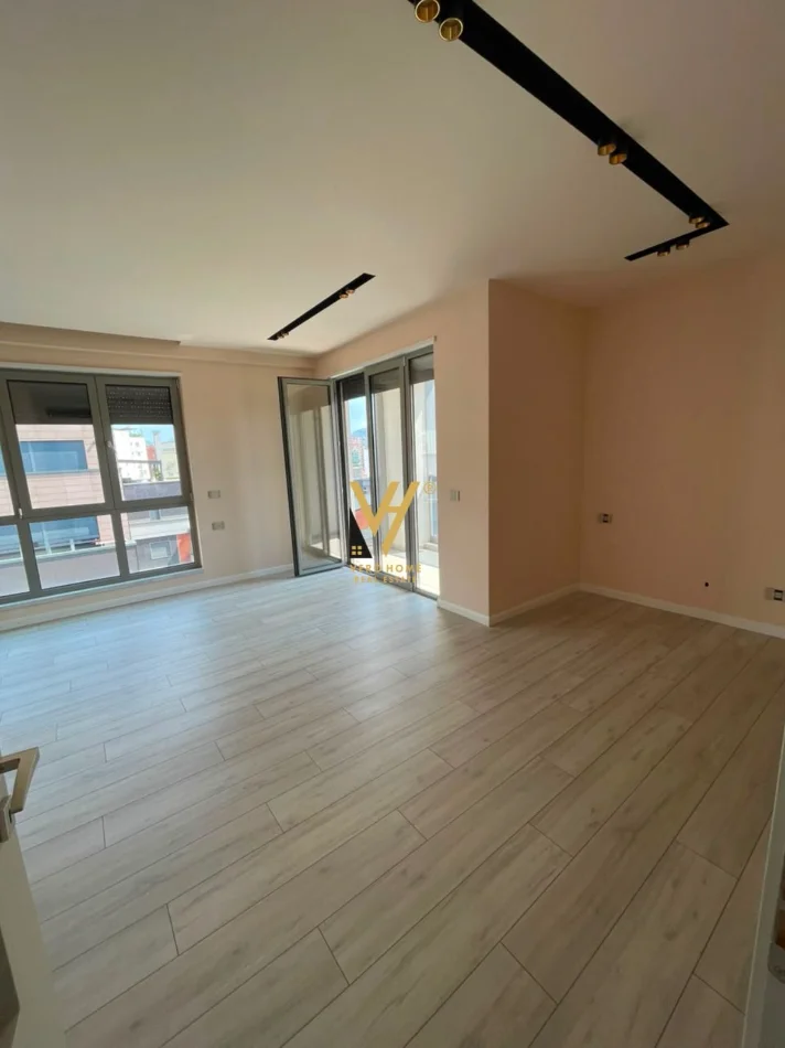Tirane, jepet me qera ambjent biznesi Kati 7, 105 m² 1.450 € (RRUGA E KAVAJES)