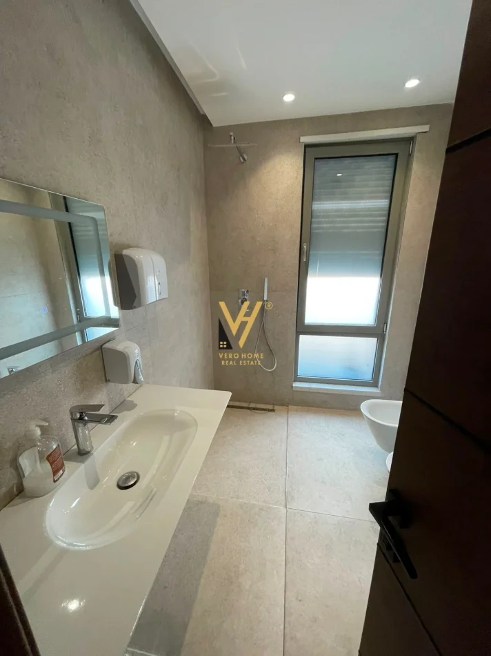 Tirane, jepet me qera ambjent biznesi Kati 7, 110 m² 1.850 € (RRUGA E KAVAJES)
