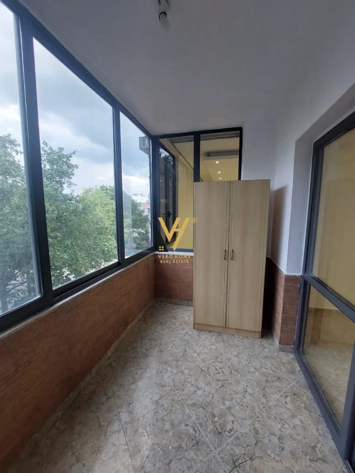 Tirane, jepet me qera apartament 3+1+Ballkon Kati 3, 120 m² 520 € (PALLATI ME SHIGJETA)
