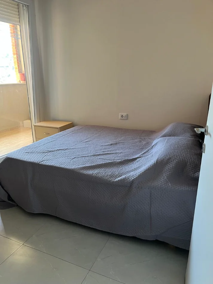Tirane, jepet me qera apartament 2+1 Kati 9, 95 m² 550 € (PALLATI ME SHIGJETA)