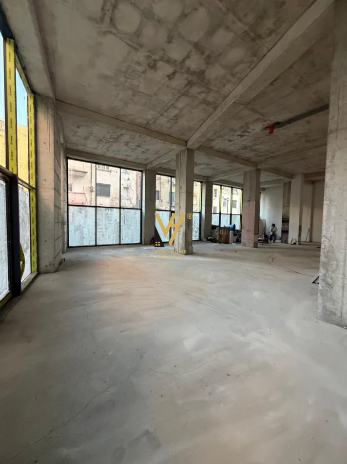 Tirane, jepet me qera ambjent biznesi Kati 2, 300 m² 9.000 € (RRUGA E KAVAJES)