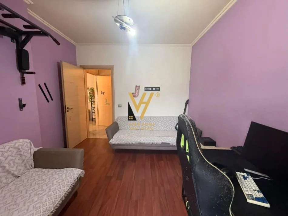 Tirane, shitet apartament 2+1+Ballkon Kati 4, 102 m² 190.000 € (RRUGA E DIBRES)