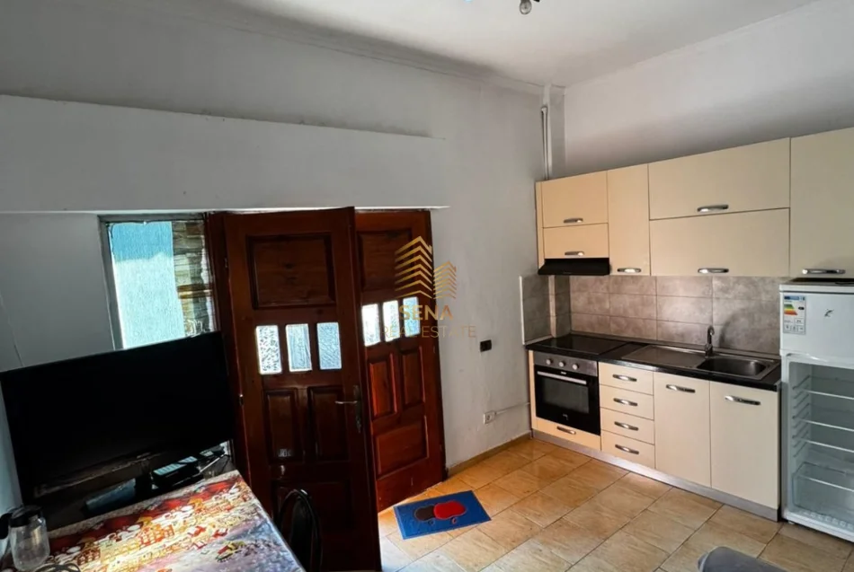 Tirane, jepet me qera apartament 1+1 Kati 0, 40 m² 300 € (Jordan Misja)