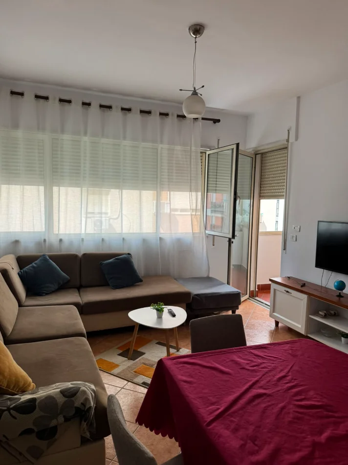Tirane, jepet me qera nga Pronari, pa-komision apartament 1+1+Ballkon Kati 3, 70 m² 550 € (Prokop Mima Pallati Kristal Center Kati 3)