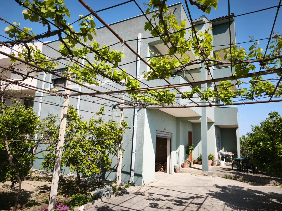 Durres, shitet shtepi Vile 3 Katshe , 416 m² 535.000 € (Rr. Blesar, Durres)