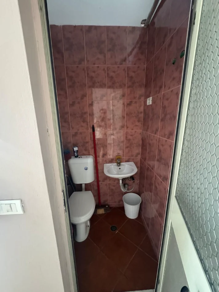 Tirane, jepet me qera ambjent biznesi Kati 0, 36 m² 550 € (21 dhjetori)