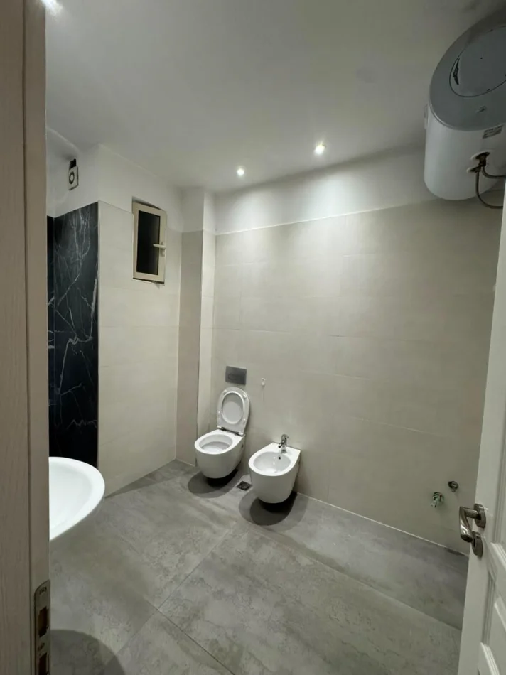Tirane, shitet apartament 2+1 Kati 1, 119 m² 220.000 € (përball spitalit Amerikan 3)