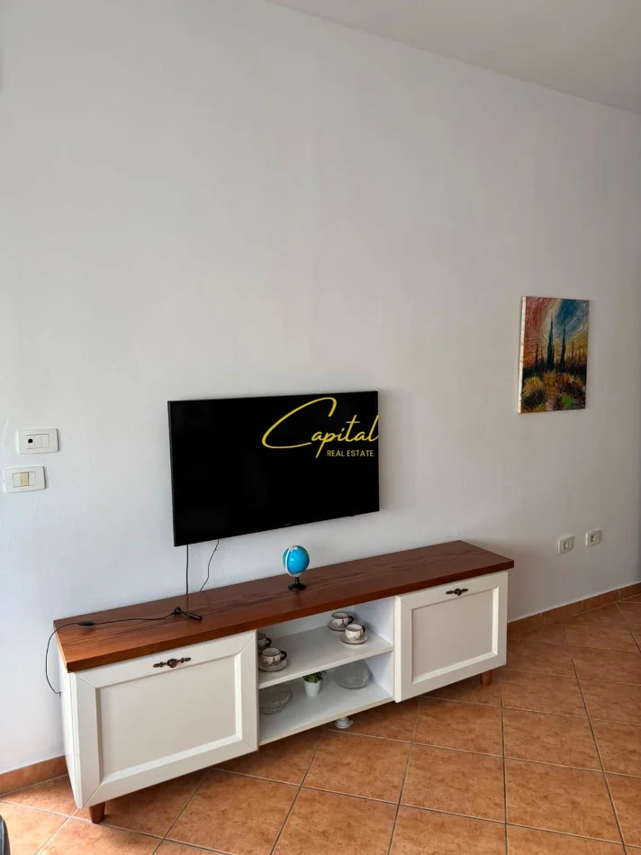 Tirane, jepet me qera apartament 1+1 Kati 3, 65 m² 550 € (KOMUNA E PARISIT)