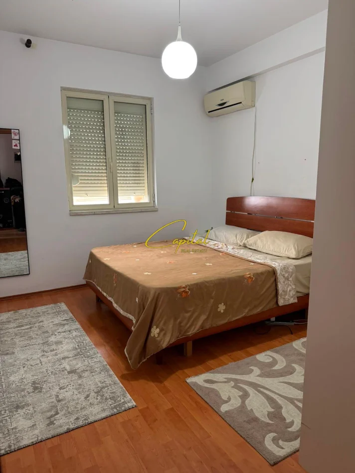 Tirane, jepet me qera apartament 1+1 Kati 3, 65 m² 550 € (KOMUNA E PARISIT)