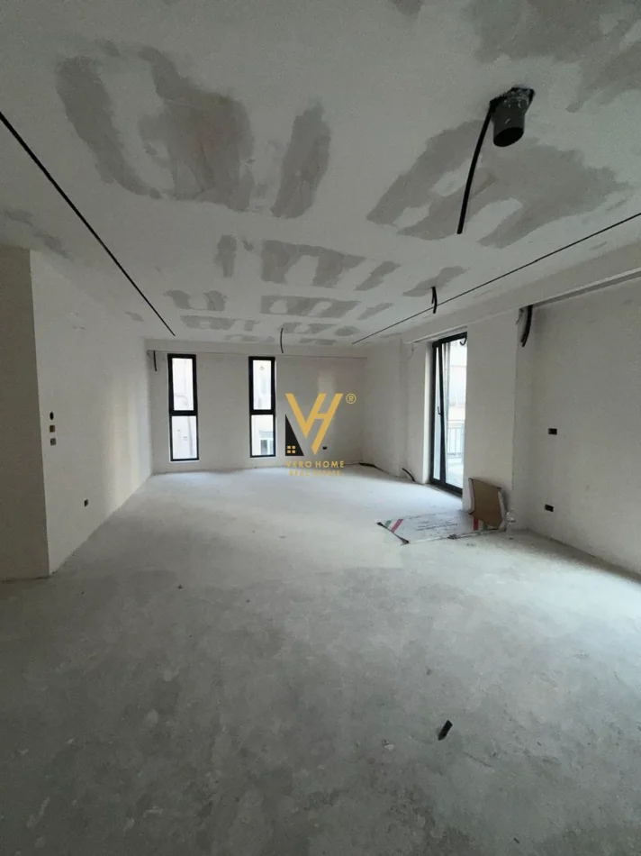 Tirane, jepet me qera ambjent biznesi Kati 2, 100 m² 1.000 € (RRUGA E KAVAJES)