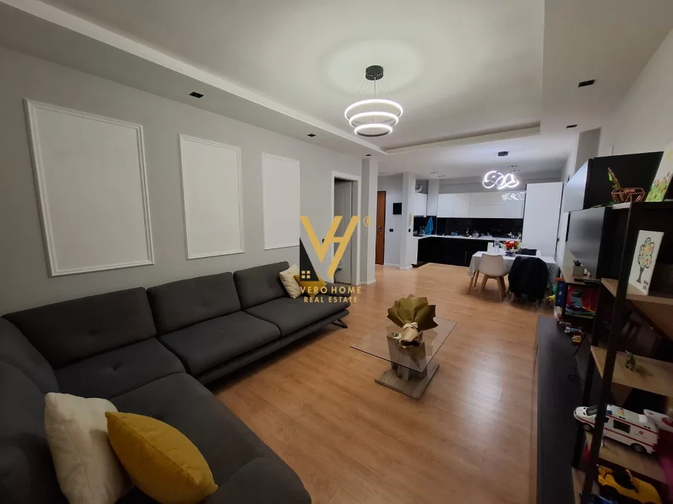 Tirane, jepet me qera apartament 2+1+Ballkon Kati 2, 115 m² 820 € (KOPSHTI BOTANIK)