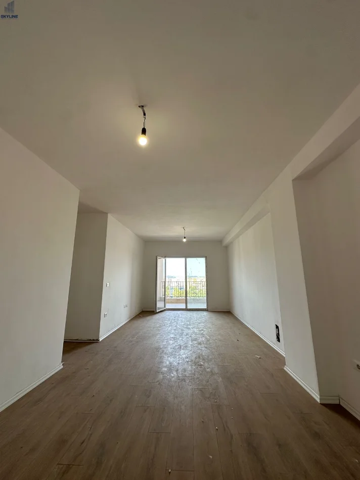 Tirane, shitet apartament 2+1 , 131 m² 216.150 € (Laprake)