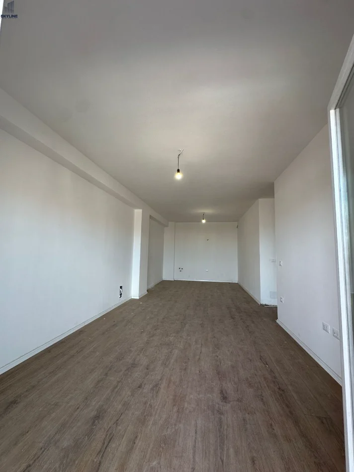Tirane, shitet apartament 2+1 , 131 m² 216.150 € (Laprake)