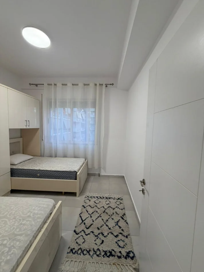 Tirane, jepet me qera apartament 2+1 Kati 5, 80 m² 600 € (Yzberisht)