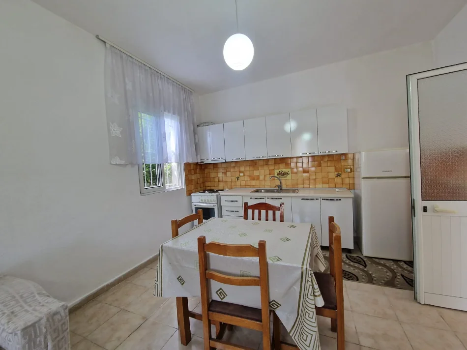 Tirane, jepet me qera apartament 1+1 Kati 1, 70 m² 350 € (SELITE)