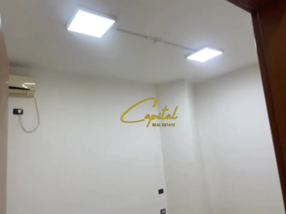 Tirane, jepet me qera ambjent biznesi Kati 3, 76 m² 700 € (ASTIR)