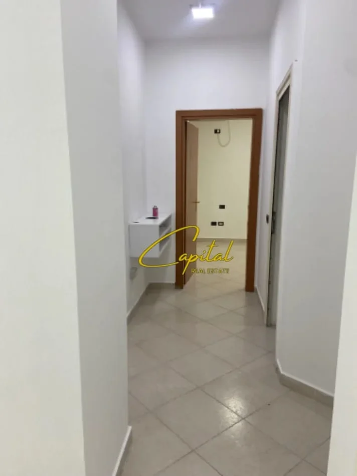 Tirane, jepet me qera ambjent biznesi Kati 3, 76 m² 700 € (ASTIR)