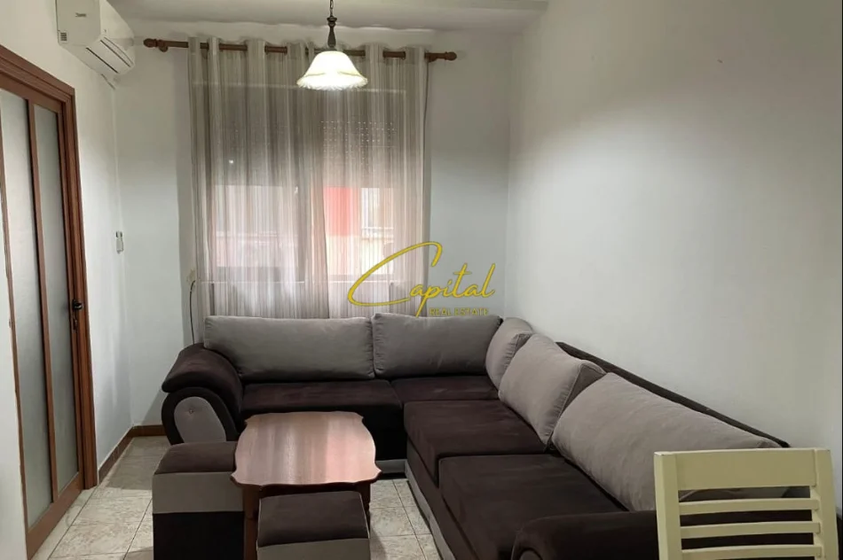 Tirane, jepet me qera apartament 1+1 Kati 4, 50 m² 500 € (MYSLYM SHYRI)