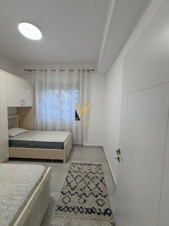 Tirane, jepet me qera apartament 2+1+Ballkon Kati 5, 80 m² 620 € (GOLDEN PARK , YZBERISHT)