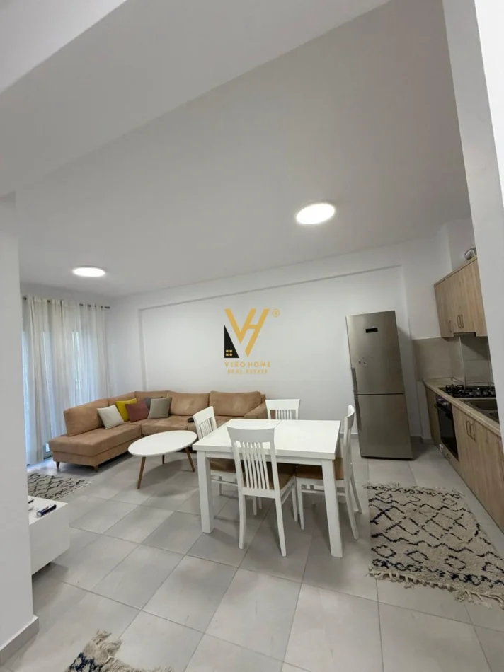 Tirane, jepet me qera apartament 2+1+Ballkon Kati 5, 80 m² 620 € (GOLDEN PARK , YZBERISHT)