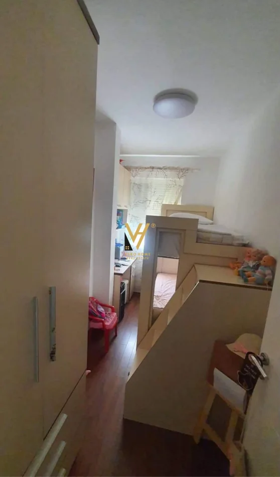 Tirane, jepet me qera apartament 2+1+Ballkon Kati 2, 80 m² 500 € (OXHAKU)