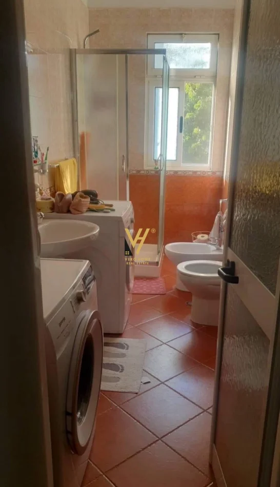 Tirane, jepet me qera apartament 2+1+Ballkon Kati 2, 80 m² 500 € (OXHAKU)