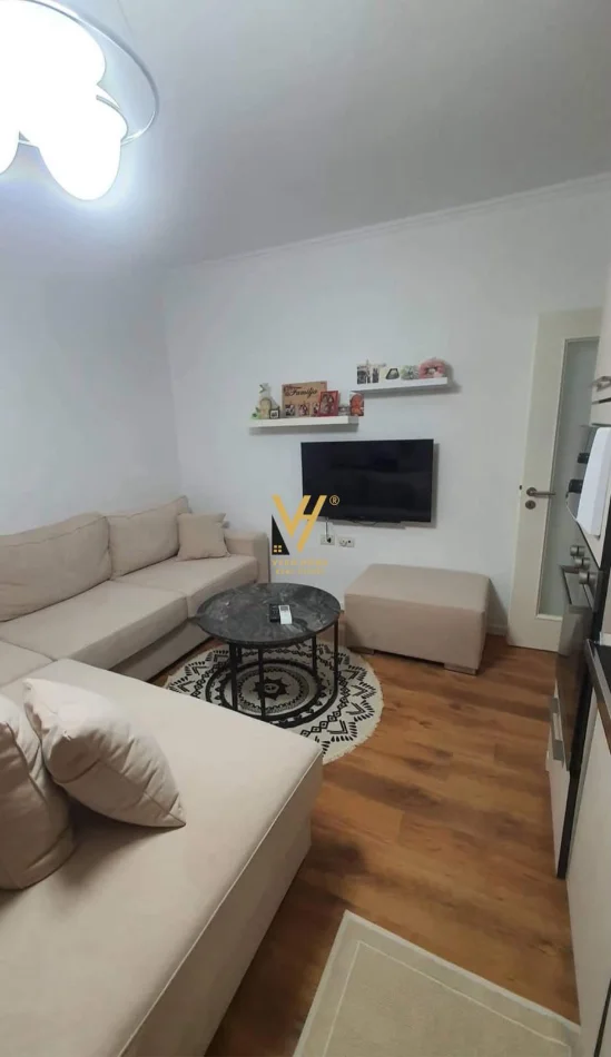 Tirane, jepet me qera apartament 2+1+Ballkon Kati 2, 80 m² 500 € (OXHAKU)
