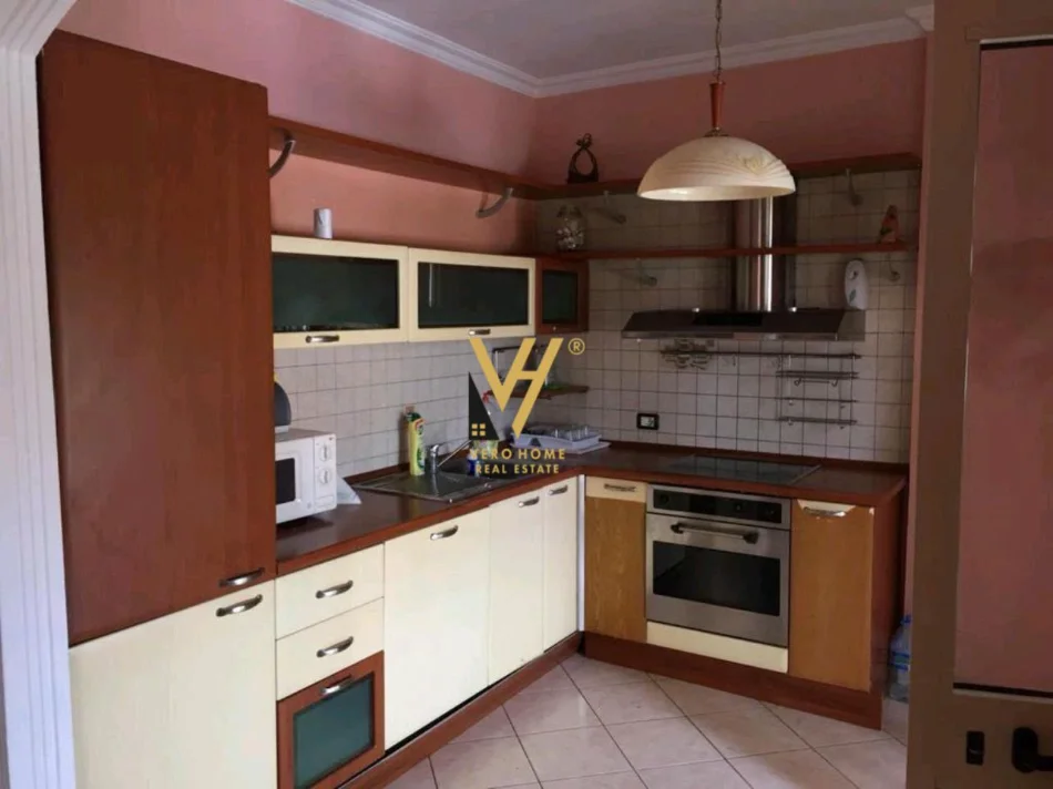 Tirane, jepet me qera apartament 1+1+Ballkon Kati 7, 100 m² 750 € (STACIONI I TRENIT)
