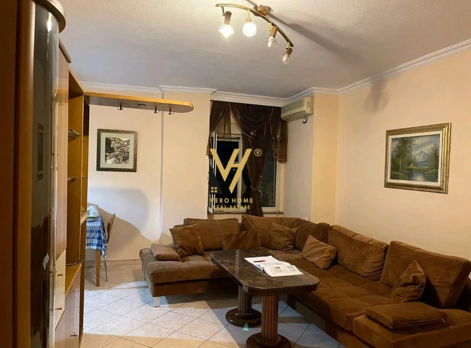 Tirane, jepet me qera apartament 1+1+Ballkon Kati 7, 100 m² 750 € (STACIONI I TRENIT)