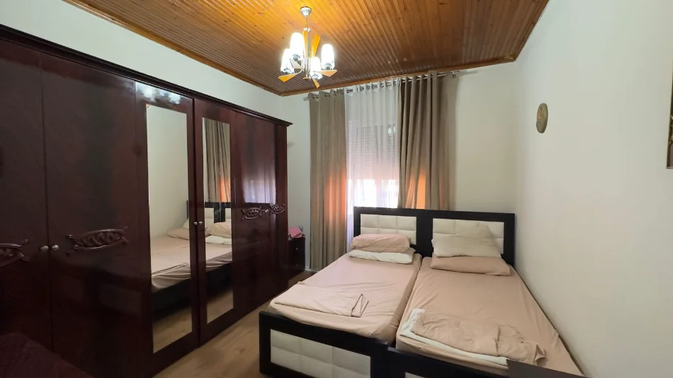 Tirane, jepet me qera apartament 1+1 Kati 5, 49 m² 500 € (Shallvaret)