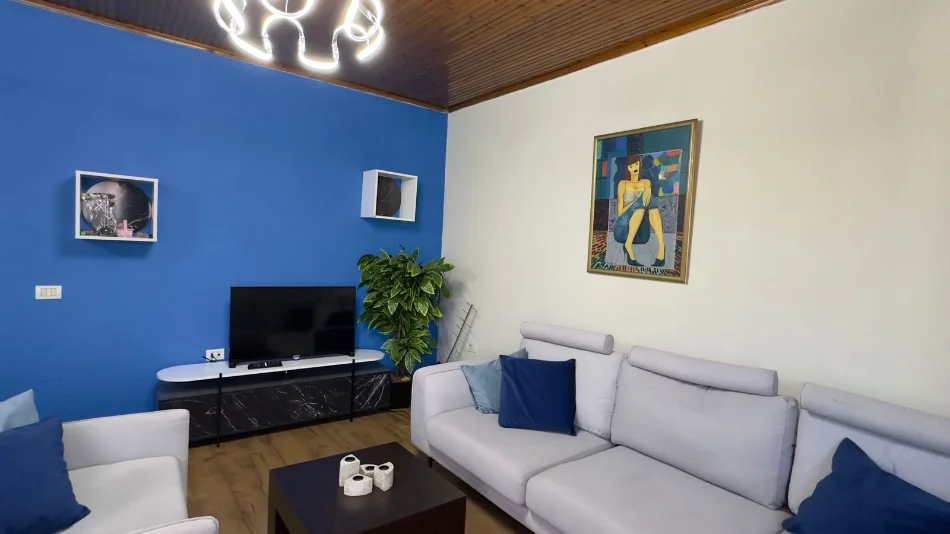 Tirane, jepet me qera apartament 1+1 Kati 5, 49 m² 500 € (Shallvaret)