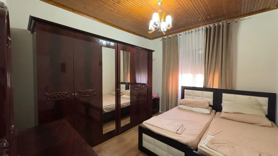 Tirane, jepet me qera apartament 1+1 Kati 5, 49 m² 500 € (Shallvaret)