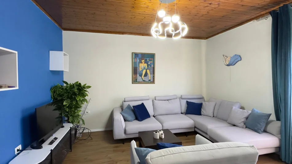 Tirane, jepet me qera apartament 1+1 Kati 5, 49 m² 500 € (Shallvaret)