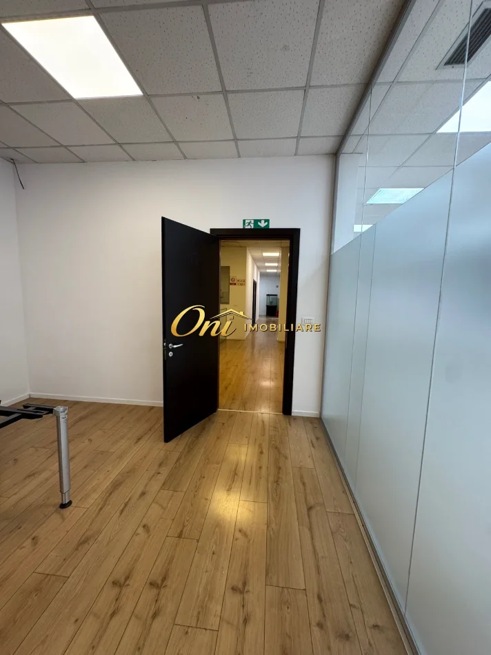 Tirane, jepet me qera zyre Kati 1, 540 m² 7.000 € (BLLOK)